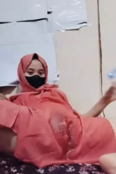 Hijab Lebar Pipis Enak Disodok Timun